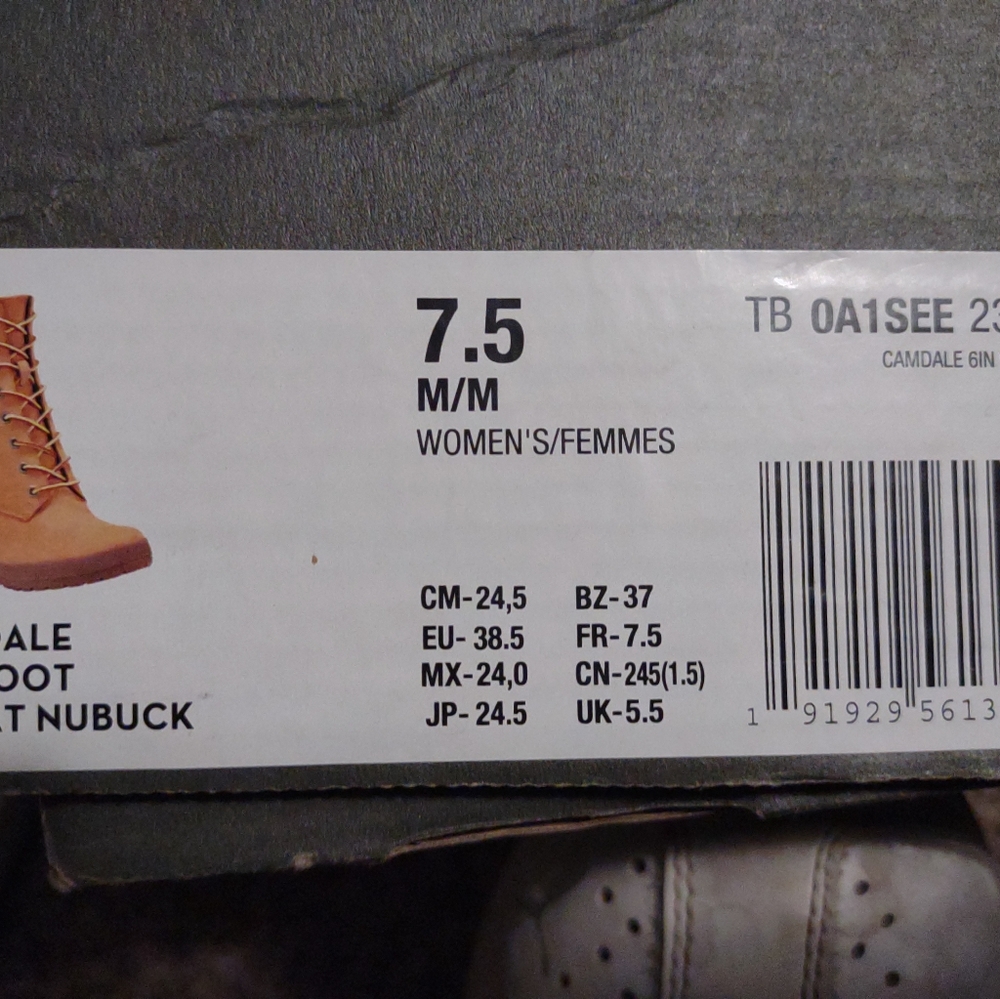Never worn 7.5 women's hight heel Timberlands